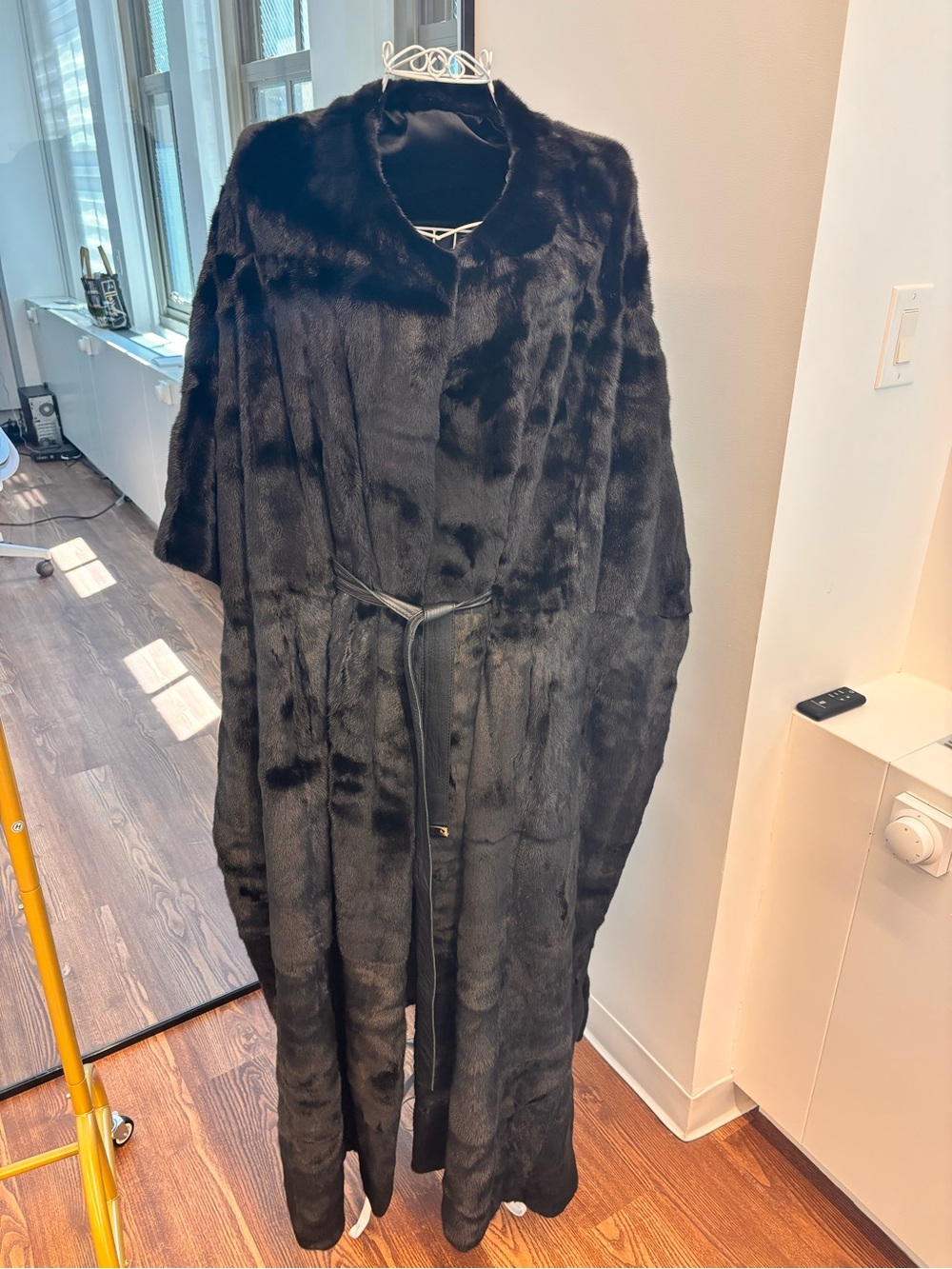 Brand New Blackglama Female Ranch Mink Opera Swing Coat – Made in Moscow, Russia - Picture 2 of 5
